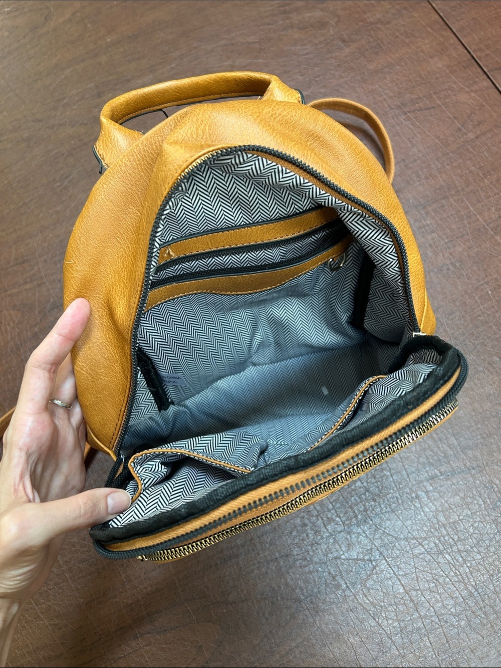 Tan backpack - Picture 5 of 7